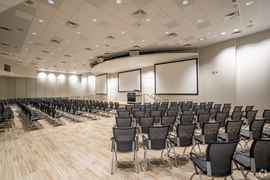 More Photos Of 1950 Innovation Way, Libertyville Office For Lease