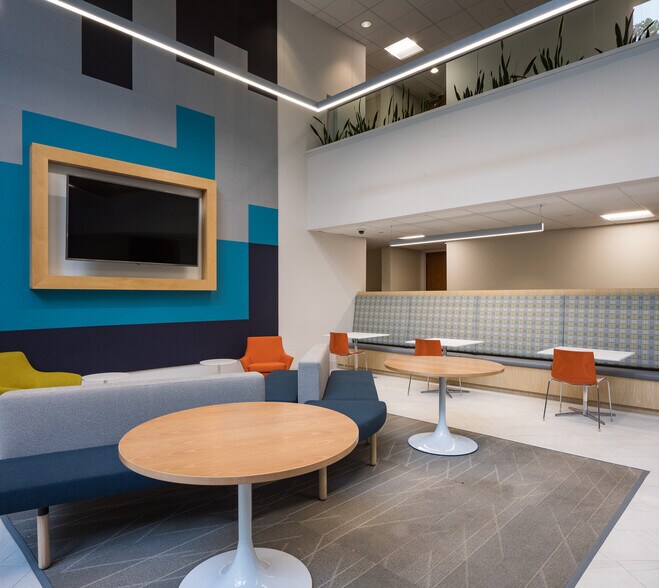 More Photos Of 400 Northridge Rd, Atlanta Office For Lease