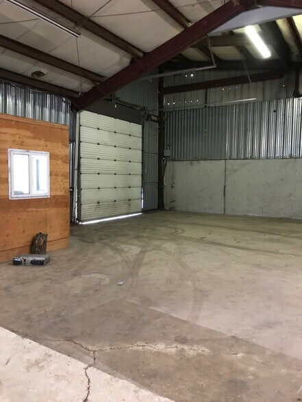 More Photos Of 8 Merritt Pl, Norwalk Warehouse For Lease