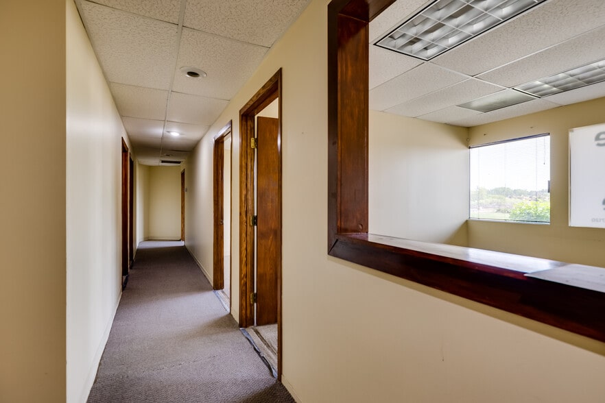 More Photos Of 4205 Lancaster Ln N, Plymouth Office For Lease