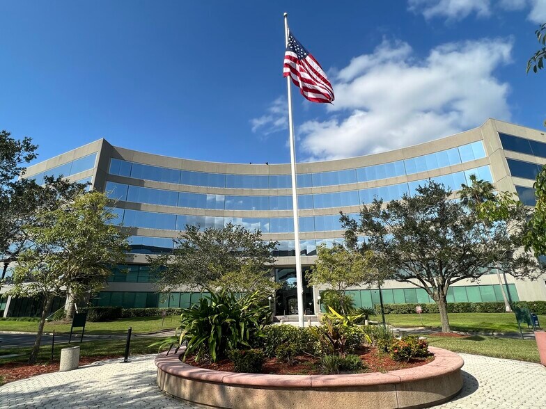 Primary Photo Of 5950 Hazeltine National Dr, Orlando Office For Lease