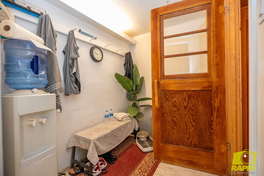 More Photos Of 425 Highland Park, Robert Lee Flex For Sale