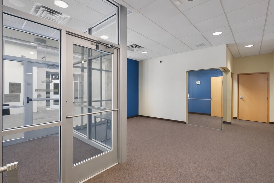 More Photos Of 125 W Exchange Pl, Kalamazoo Medical For Lease