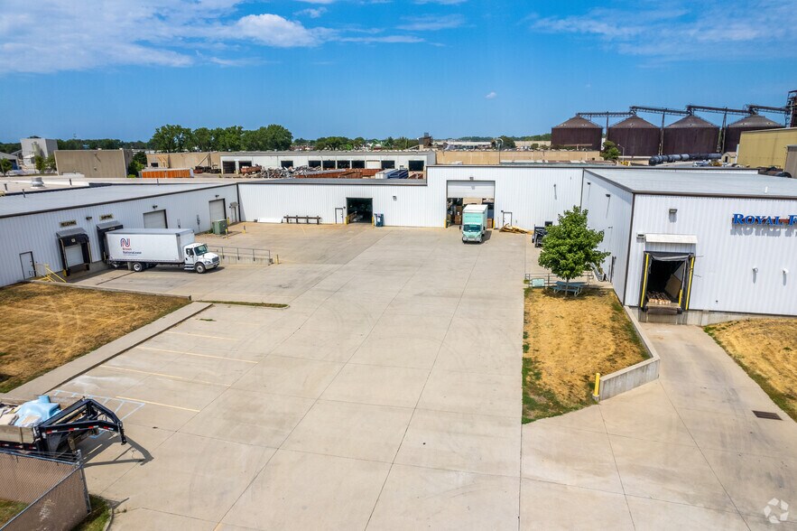 More Photos Of 1800 Hull Ave, Des Moines Manufacturing For Lease