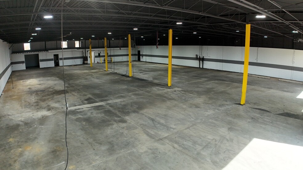 More Photos Of 32537 Parklane Ave, Garden City Manufacturing For Lease