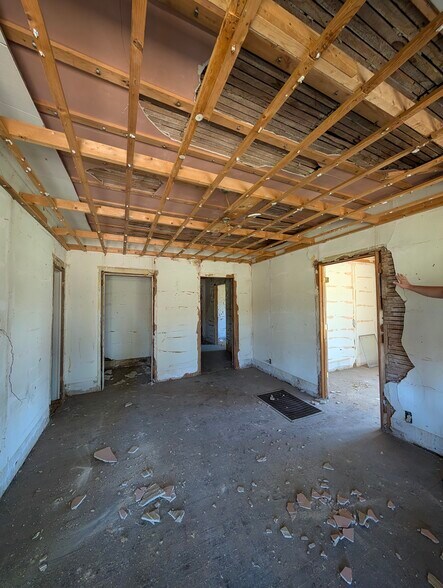 More Photos Of 101 N 7th St, Ponca City Multifamily For Sale