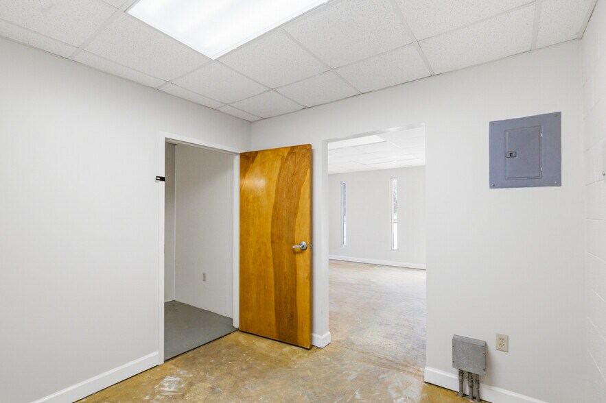 More Photos Of 4107 Port Lavaca Dr, Victoria Showroom For Sale