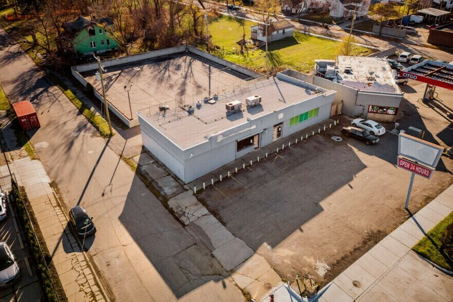 More Photos Of 201 W 8 Mile Rd, Detroit Freestanding For Sale