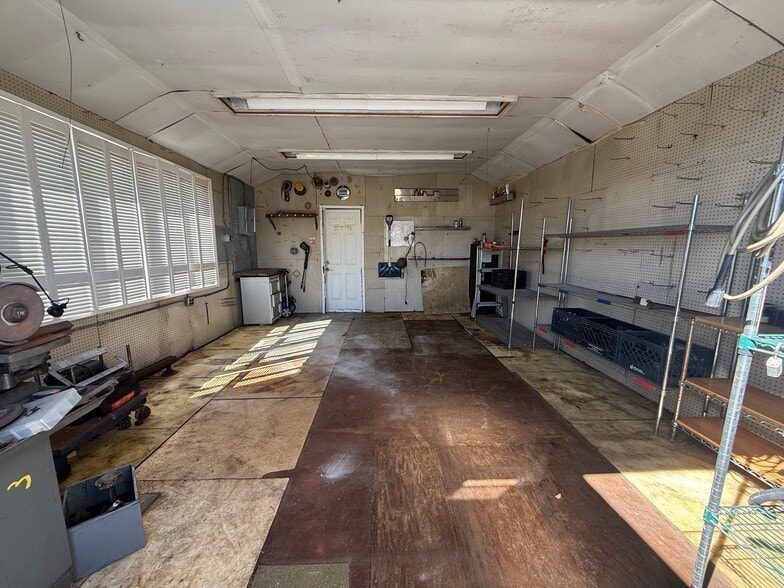 More Photos Of 10 3rd St, Rosedale Land For Lease