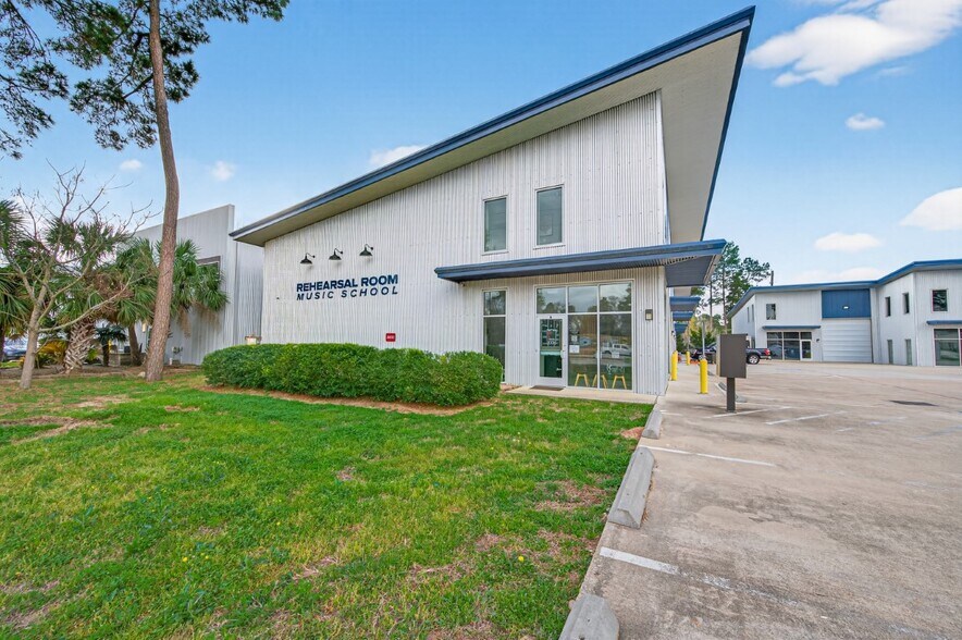 More Photos Of 32411 Tamina Rd, Magnolia Unknown For Lease