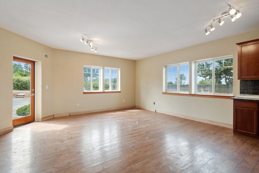 More Photos Of 261043 101 Hwy, Sequim Office For Lease