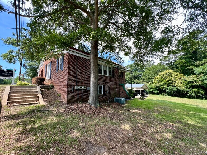 More Photos Of 100 N Fifth St, Manchester Funeral Home For Sale