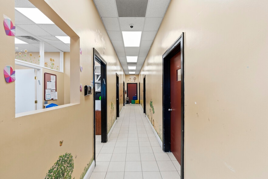 More Photos Of 2707 Hylan Blvd, Staten Island Office For Lease