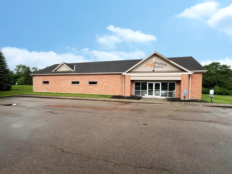 Primary Photo Of 6221 Snider Rd, Mason General Retail For Lease