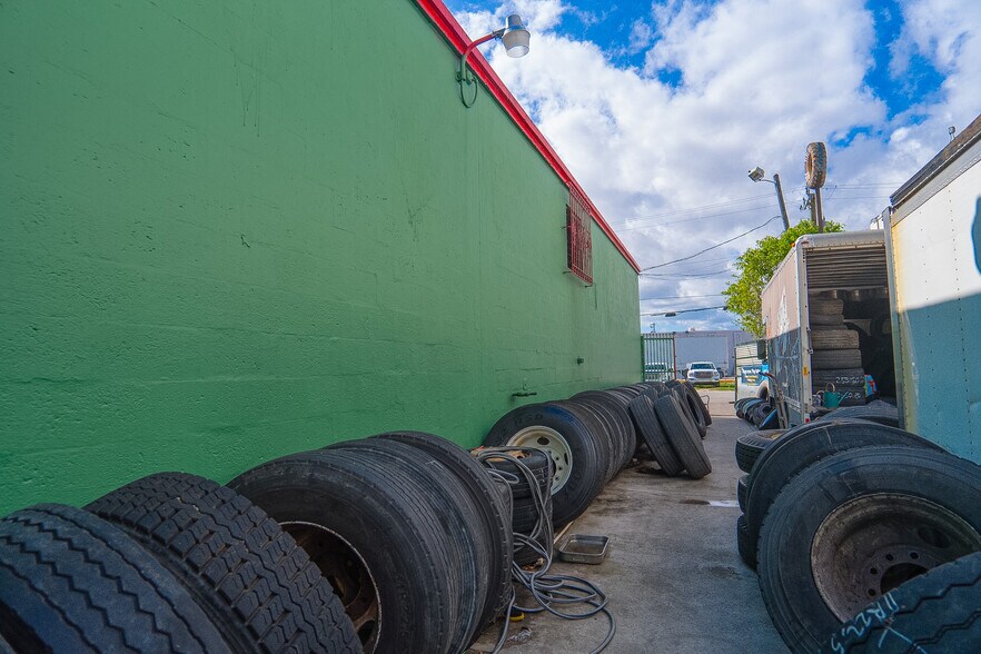 More Photos Of 5201 NW 36th Ave, Miami Light Manufacturing For Sale
