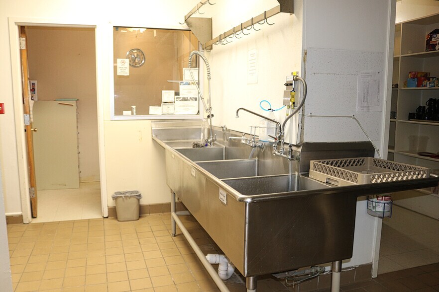 More Photos Of 202 W 3rd St, Hale Center Skilled Nursing Facility For Sale