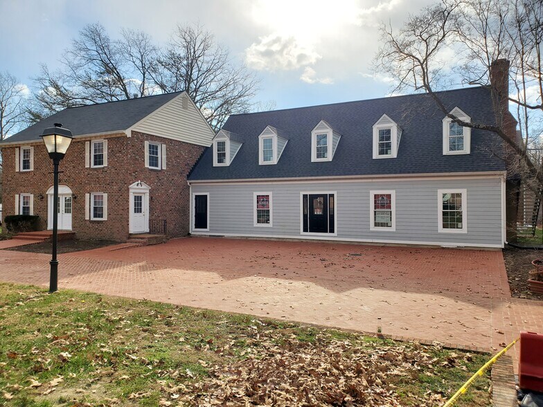 More Photos Of 1678 Village Green, Crofton General Retail For Sale