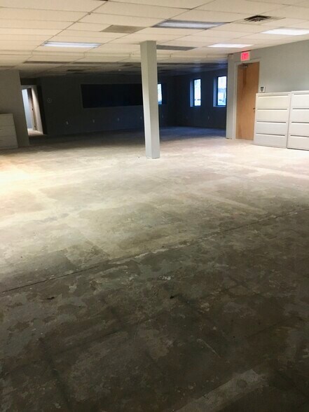 More Photos Of 69 Readington Rd, Branchburg Showroom For Lease