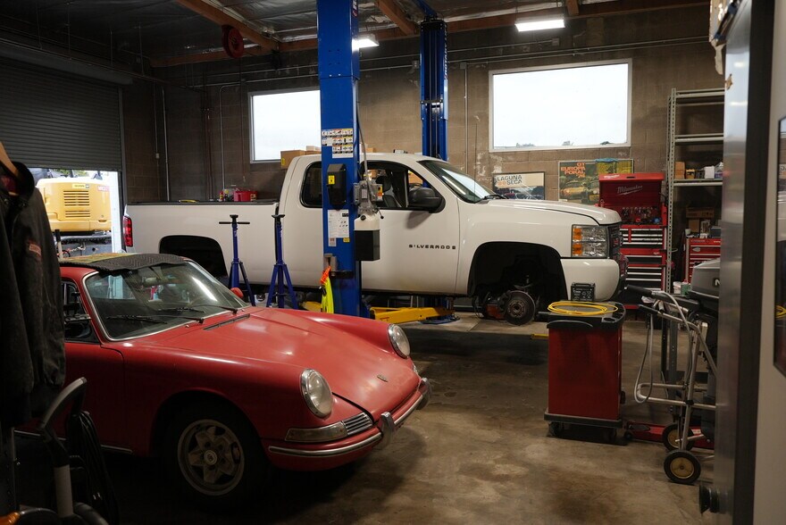 More Photos Of 18314 S Broadway St, Gardena Light Manufacturing For Lease