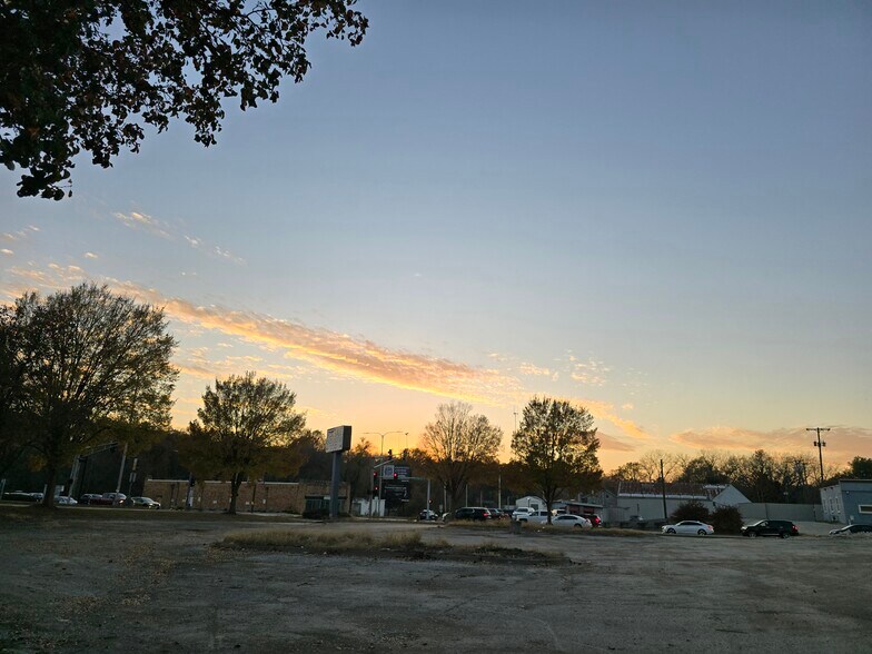 More Photos Of 11200 E Truman Rd, Independence Freestanding For Sale