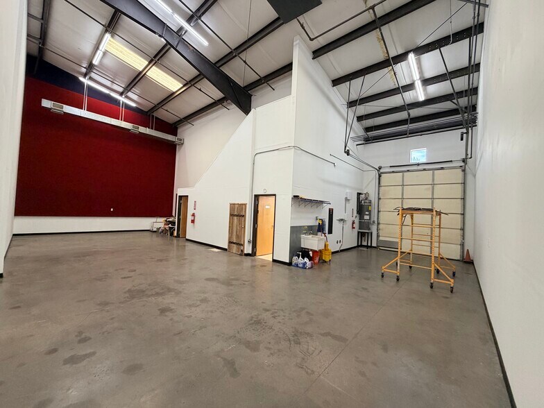 More Photos Of 21 Bisbee Ct, Santa Fe Warehouse For Lease
