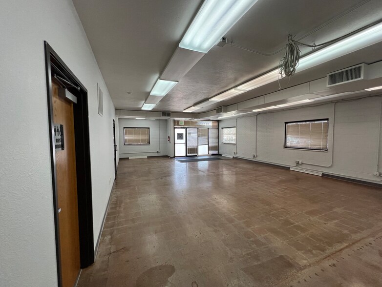 More Photos Of 3600-3610 S Huron St, Englewood Warehouse For Sale