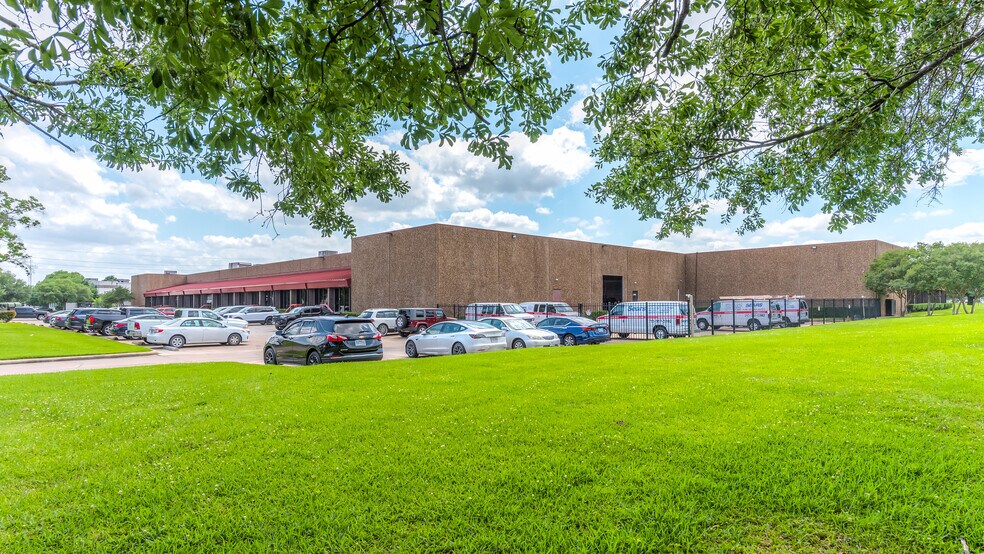More Photos Of 9777 W Gulf Bank Rd, Houston Warehouse For Lease