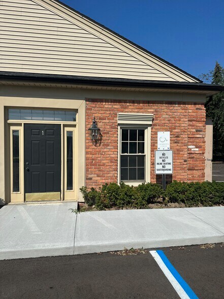 More Photos Of 46401 Romeo Plank Rd, Macomb Township Medical For Lease