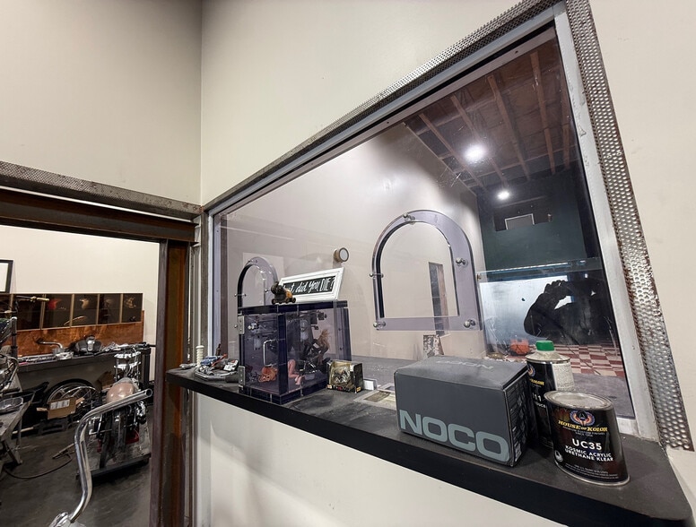 More Photos Of 106 E 12th St, Los Angeles Storefront For Sale