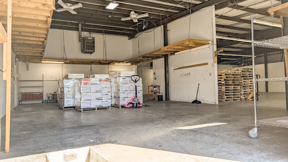 More Photos Of 242 Branford Rd, North Branford Light Manufacturing For Lease