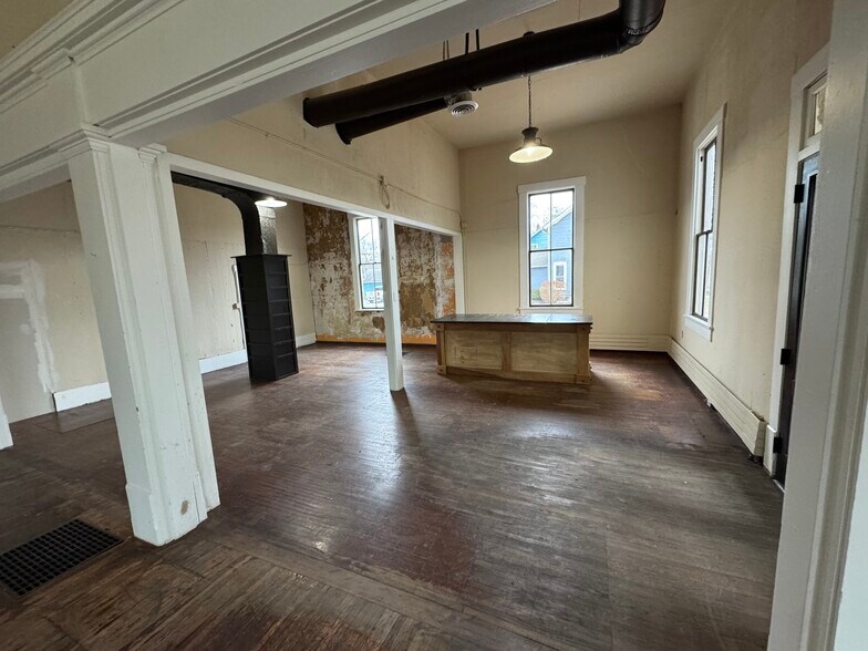 More Photos Of 50 W Olentangy St, Powell General Retail For Sale