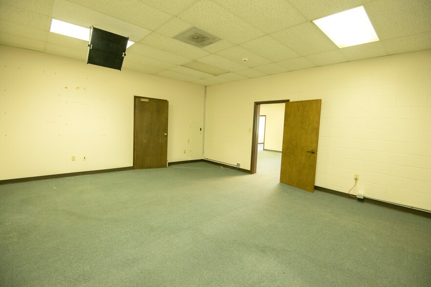 More Photos Of 1330 N Park St, Carrollton Medical For Sale