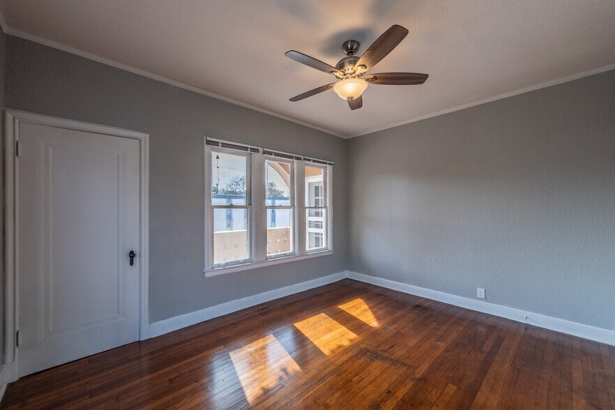 More Photos Of 403 W Hollywood Ave, San Antonio Apartments For Sale