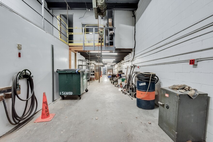 More Photos Of 39 Dobbin St, Brooklyn Warehouse For Sale