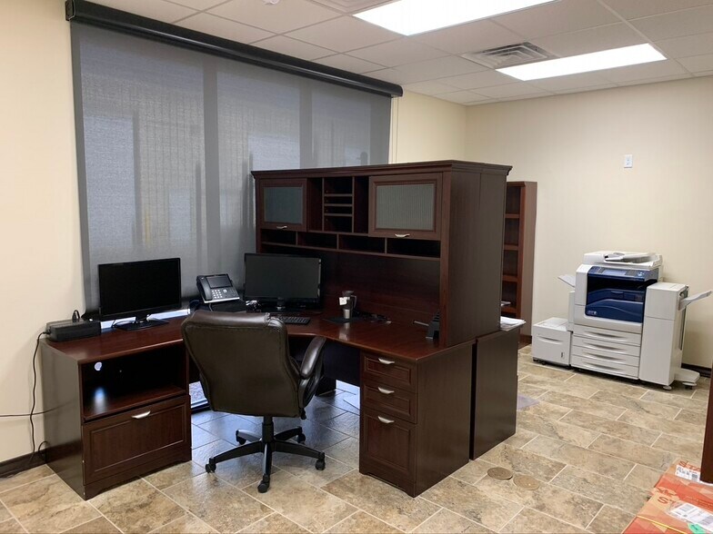 More Photos Of 5301 Cholla Rd, Midland Self Storage For Lease