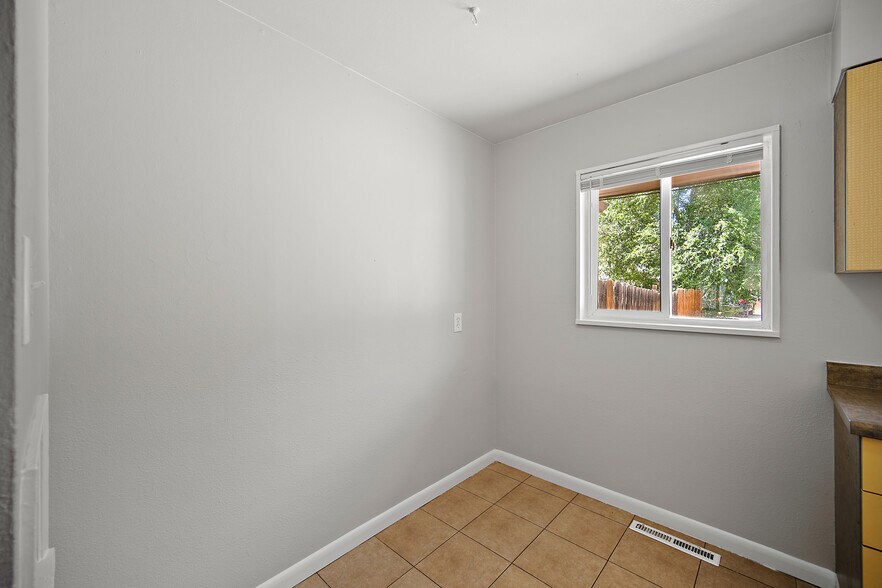 More Photos Of 126 W Cheyenne Rd, Colorado Springs Apartments For Sale