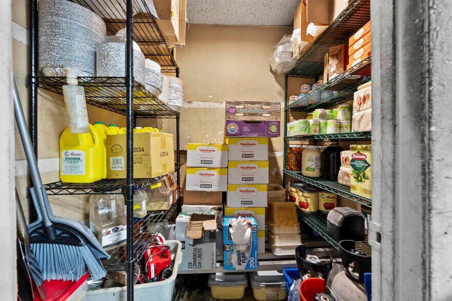 More Photos Of 7390 Shoal Line Blvd, Weeki Wachee Specialty For Sale