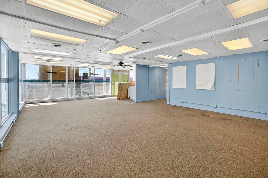 More Photos Of 2201 E 8th St, Odessa Office For Sale