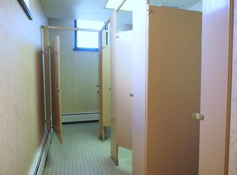 More Photos Of 329-331 S York Rd, Bensenville Daycare Center For Lease