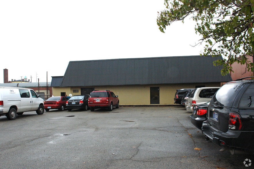 More Photos Of 942 S 2nd St, Louisville Light Distribution For Sale