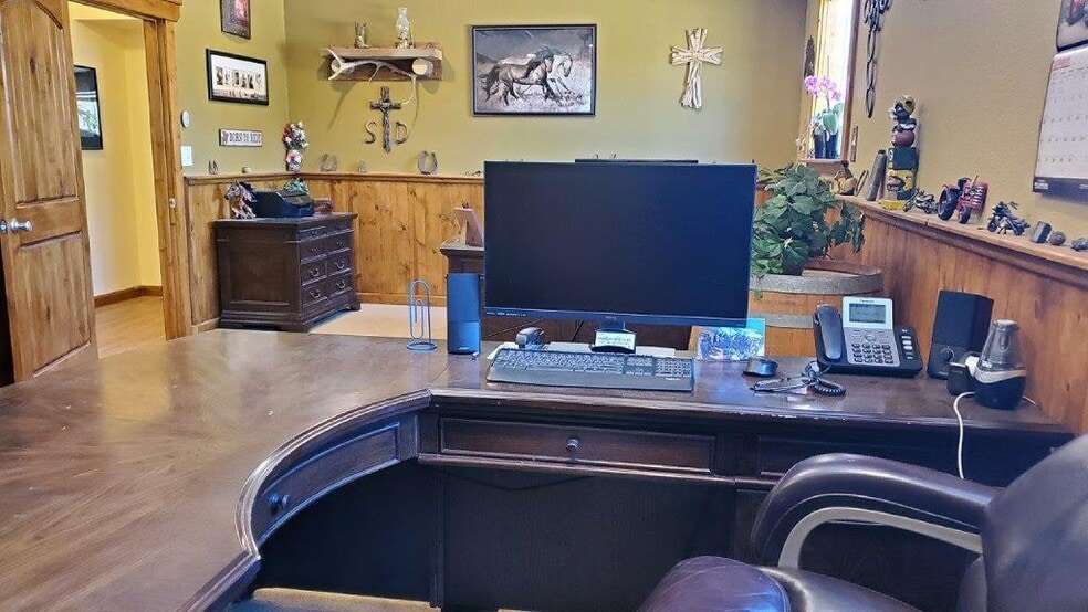 More Photos Of 41614 102nd St E, Palmdale Industrial For Lease