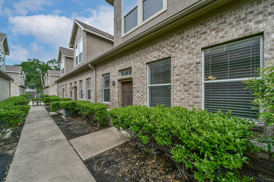 More Photos Of 25511 Budde Rd, The Woodlands Office For Lease