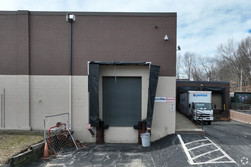 More Photos Of 33 Upton Dr, Wilmington Warehouse For Lease