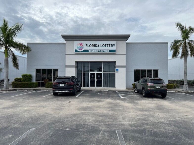 Primary Photo Of 11760 Metro Pky, Fort Myers Showroom For Lease