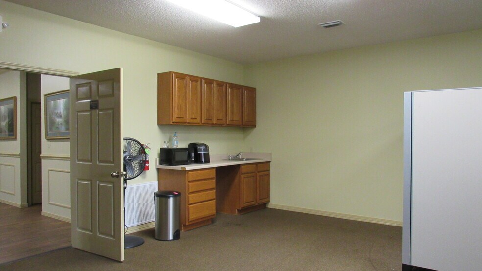 More Photos Of 22193 Highway 59 S, Robertsdale Office For Lease