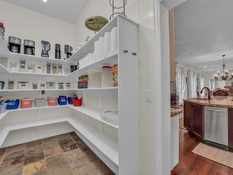 More Photos Of 135 E 200 N, Kanosh Hospitality For Sale