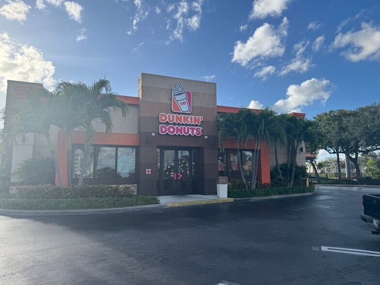 More Photos Of 566-700 N US Highway 1, Tequesta Storefront For Lease