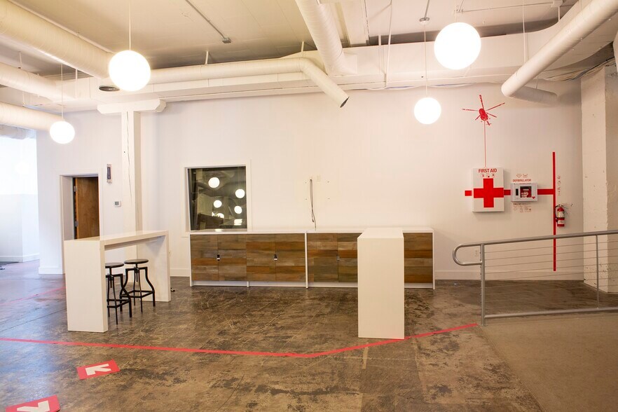 More Photos Of 3747 NE Sandy Blvd, Portland Office For Sale