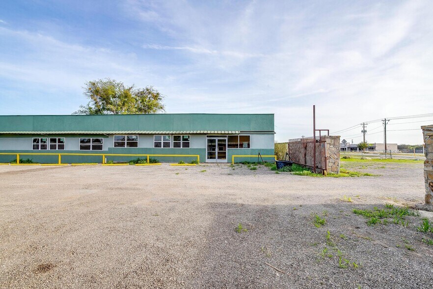 More Photos Of 4920 Tin Top Rd, Weatherford Office For Sale