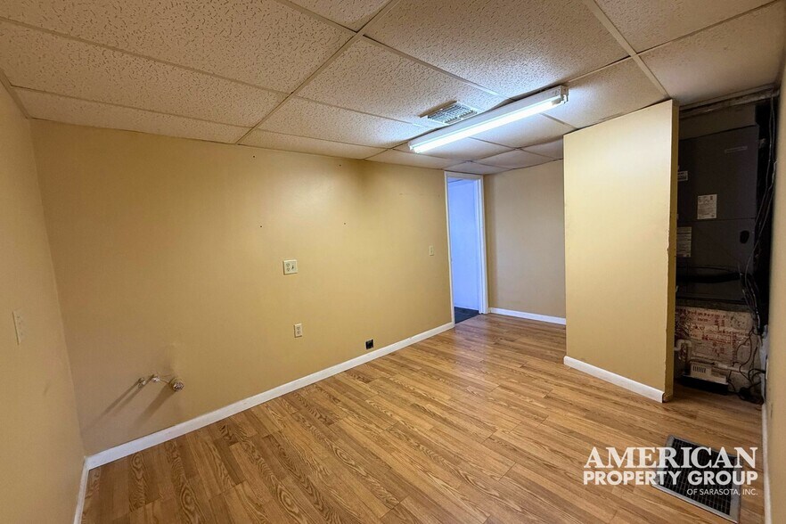 More Photos Of 6099 Deacon Rd, Sarasota Warehouse For Lease